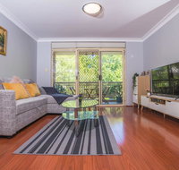 Rustic Hardwood 2 Bedroom Apartment in Randwick - Getaway Accommodation