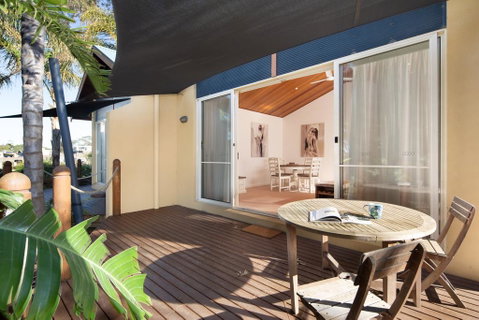 SAILS TWO - INVERLOCH - Getaway Accommodation 0