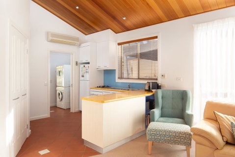 SAILS TWO - INVERLOCH - Getaway Accommodation 3