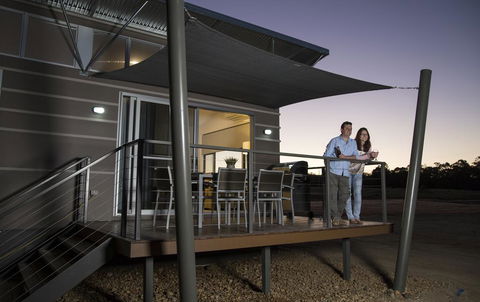 Savannah Cabins, Taronga Western Plains Zoo - Getaway Accommodation 1