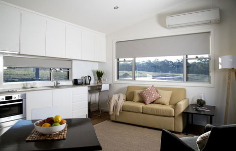 Savannah Cabins, Taronga Western Plains Zoo - Getaway Accommodation 0