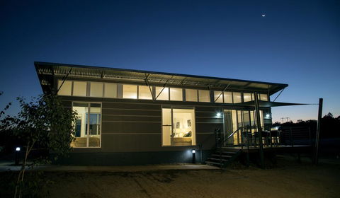 Savannah Cabins, Taronga Western Plains Zoo - Getaway Accommodation 2