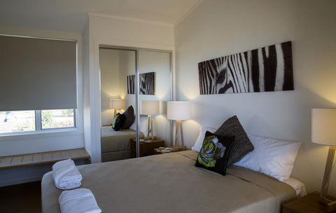Savannah Cabins, Taronga Western Plains Zoo - Getaway Accommodation 3