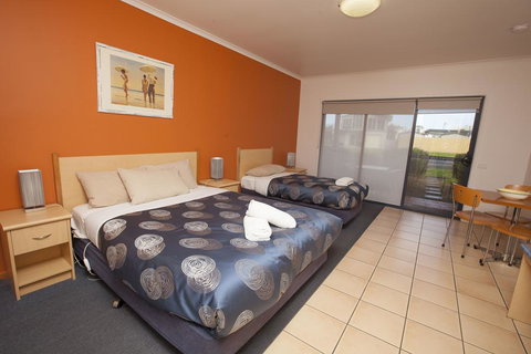 Seaview Motel & Apartments - Getaway Accommodation 3