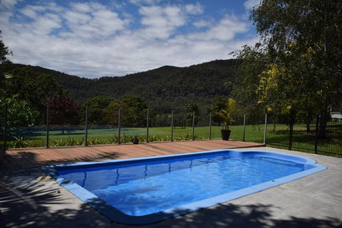 Secrets At Cedar Grove - Getaway Accommodation 2