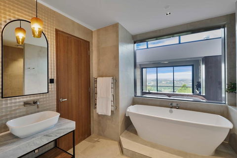 Sequoia Lodge - Getaway Accommodation 0