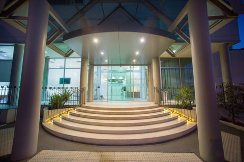 Sfera's Park Suites & Convention Centre - Getaway Accommodation 0