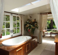 Shakespeare's Wilderness Chalet - Getaway Accommodation