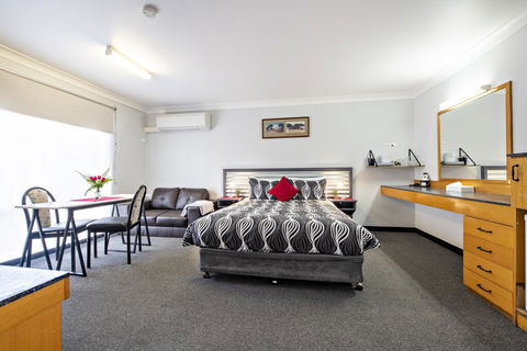 Shearing Shed Motor Inn - Getaway Accommodation 3