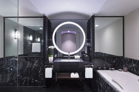 Sheraton Grand Sydney Hyde Park - Getaway Accommodation 1