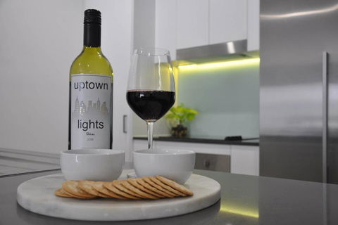 Spacious 2 Bed 2 Bath Unit - LUMA APARTMENTS - Getaway Accommodation 1