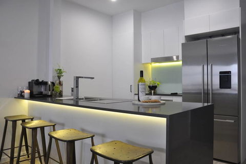 Spacious 2 Bed 2 Bath Unit - LUMA APARTMENTS - Getaway Accommodation 2
