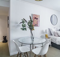 Spacious Apt V Stylish Furniture Pool GYM - Getaway Accommodation