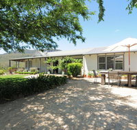 Spring Grove Dairy - Picturesque views - Getaway Accommodation