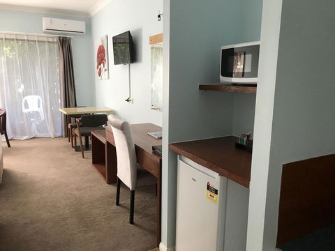 Springwood Motor Inn - Getaway Accommodation 3
