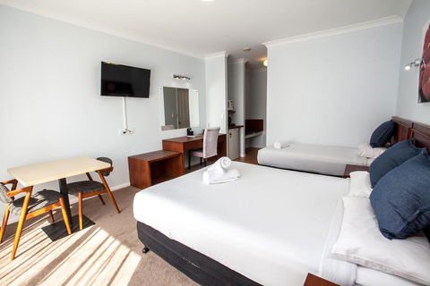 Springwood Motor Inn - Getaway Accommodation 0