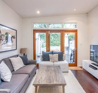 Stunning Townhouse- Quiet Street Close to CBD - Getaway Accommodation