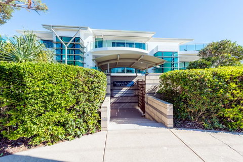 Stylish Beach Side Apartment - Unit 5 - 33 Lorikeet Drive - Getaway Accommodation 2