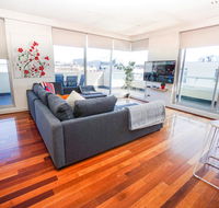 Stylish Modern 3BD Retreat at an Amazing Location - Getaway Accommodation