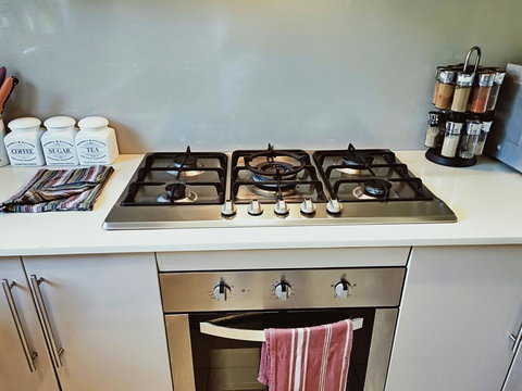 Stylish Private Bathroom-Luxurious Modern Big Home - Getaway Accommodation 1