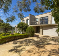 STYLISH SUN-DRENCHED AND SOPHISTICATED - Getaway Accommodation