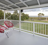 Sugar Shack - Character Family Home Right on the Ocean - Getaway Accommodation