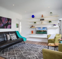 Sun-Drenched Apartment in a Peaceful Location - Getaway Accommodation