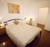 Sunny House - Melbourne Airport Home - Getaway Accommodation