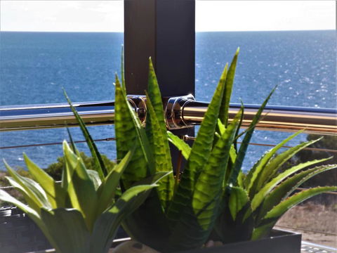 Sunset Cove Beach House - Getaway Accommodation 2