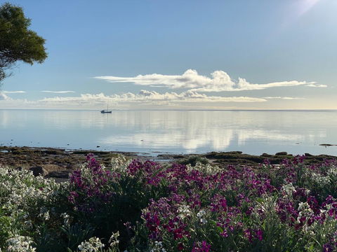 Sunset Cove Beach House - Getaway Accommodation 1