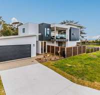 SWEEPING VIEWS - FREE WIFI  NETFLIX - PET FRIENDLY OUTSIDE ONLY - Getaway Accommodation