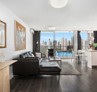 Sweeping Views of Surfers Paradise and Chevron Island - Getaway Accommodation