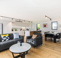 Sydney Townhouse with Parking and Deck - Getaway Accommodation