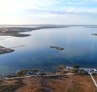 Tall Pines Beach House at Mount Dutton Bay part of Coffin Bay waterways - Getaway Accommodation