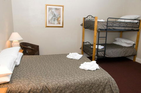 The Alpine Hotel - Getaway Accommodation 2