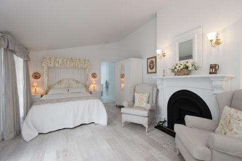 White Dove Cottage Bed And Breakfast - Getaway Accommodation 0