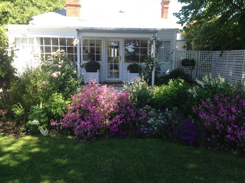 White Dove Cottage Bed And Breakfast - Getaway Accommodation 12