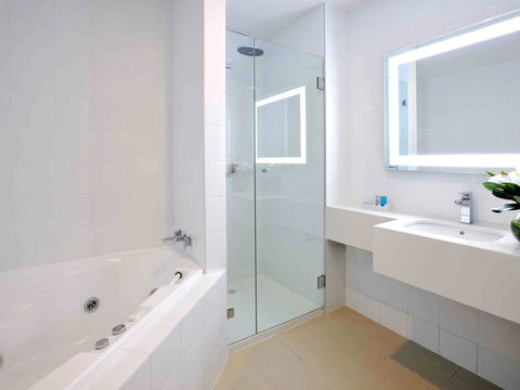Novotel Melbourne Glen Waverley - Getaway Accommodation 4