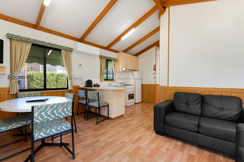 Bright Riverside Holiday Park - Getaway Accommodation 23