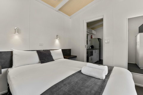 Bright Riverside Holiday Park - Getaway Accommodation 31