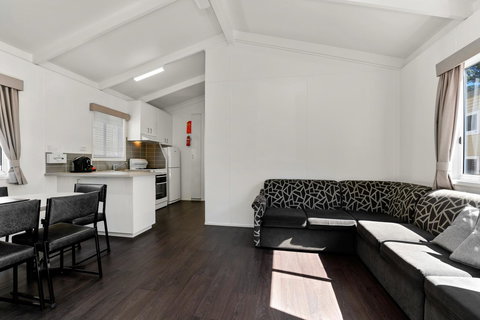 Bright Riverside Holiday Park - Getaway Accommodation 6