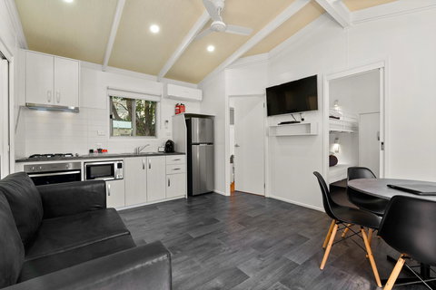 Bright Riverside Holiday Park - Getaway Accommodation 37