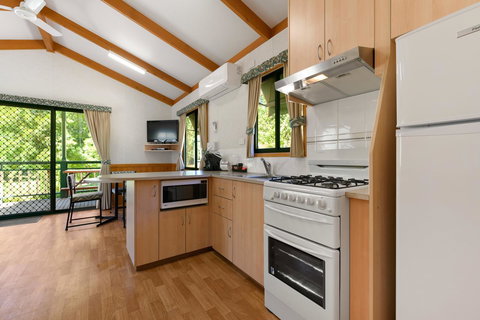 Bright Riverside Holiday Park - Getaway Accommodation 22