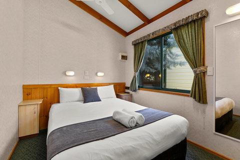 Bright Riverside Holiday Park - Getaway Accommodation 43