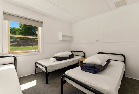 Bright Riverside Holiday Park - Getaway Accommodation 1