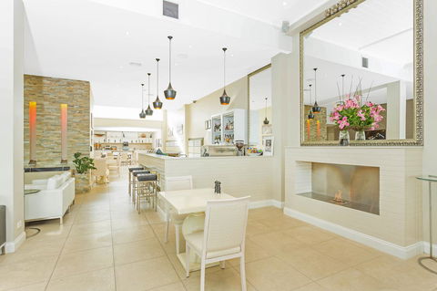 Deep Blue Hotel & Hot Springs - Getaway Accommodation 22