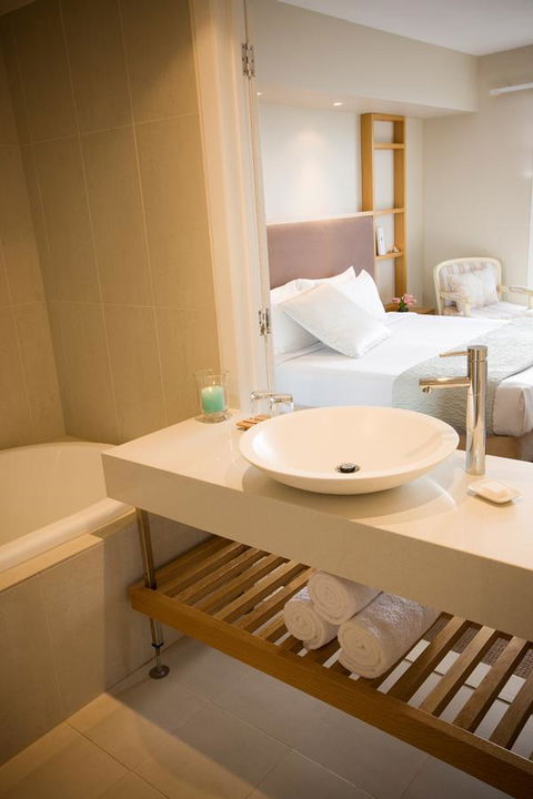 Deep Blue Hotel & Hot Springs - Getaway Accommodation 38