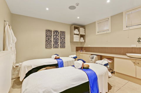 Deep Blue Hotel & Hot Springs - Getaway Accommodation 19