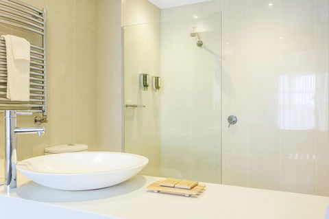 Deep Blue Hotel & Hot Springs - Getaway Accommodation 10