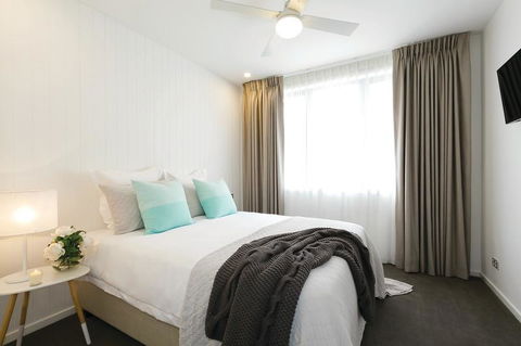 Lakes Edge Apartments - Getaway Accommodation 1